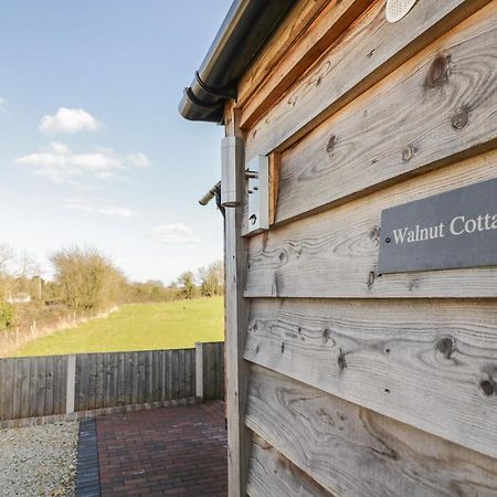 Walnut Cottage สแตรทฟอร์ด อะพอน เอวอน ภายนอก รูปภาพ