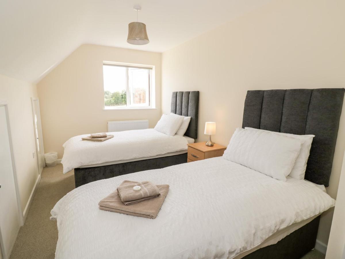 Walnut Cottage สแตรทฟอร์ด อะพอน เอวอน ภายนอก รูปภาพ