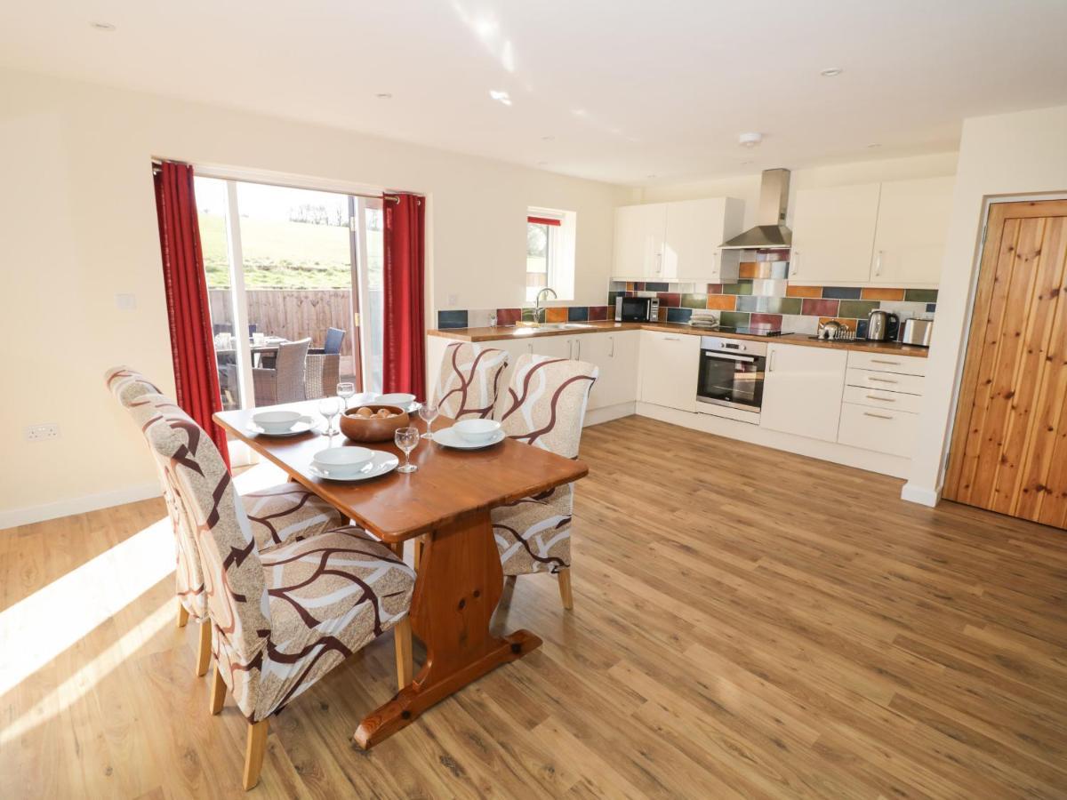 Walnut Cottage สแตรทฟอร์ด อะพอน เอวอน ภายนอก รูปภาพ
