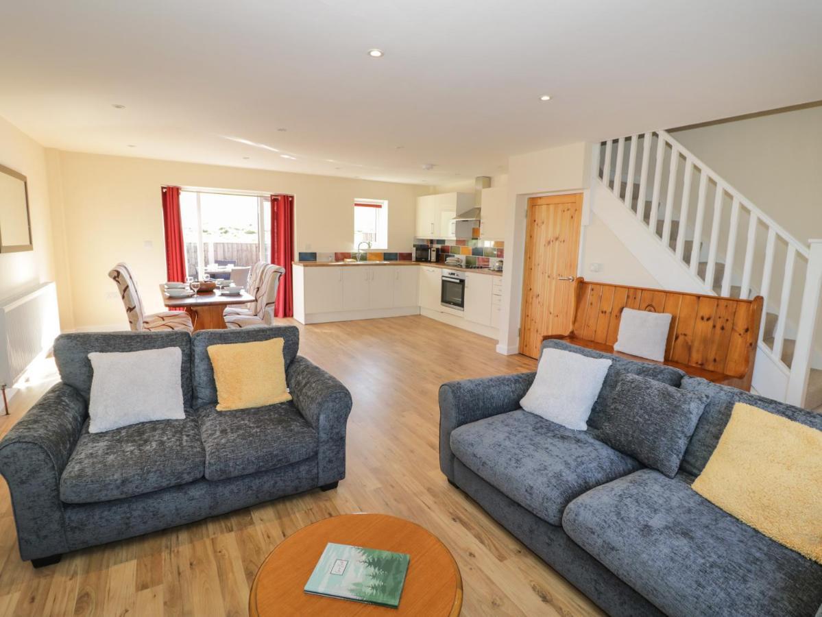 Walnut Cottage สแตรทฟอร์ด อะพอน เอวอน ภายนอก รูปภาพ