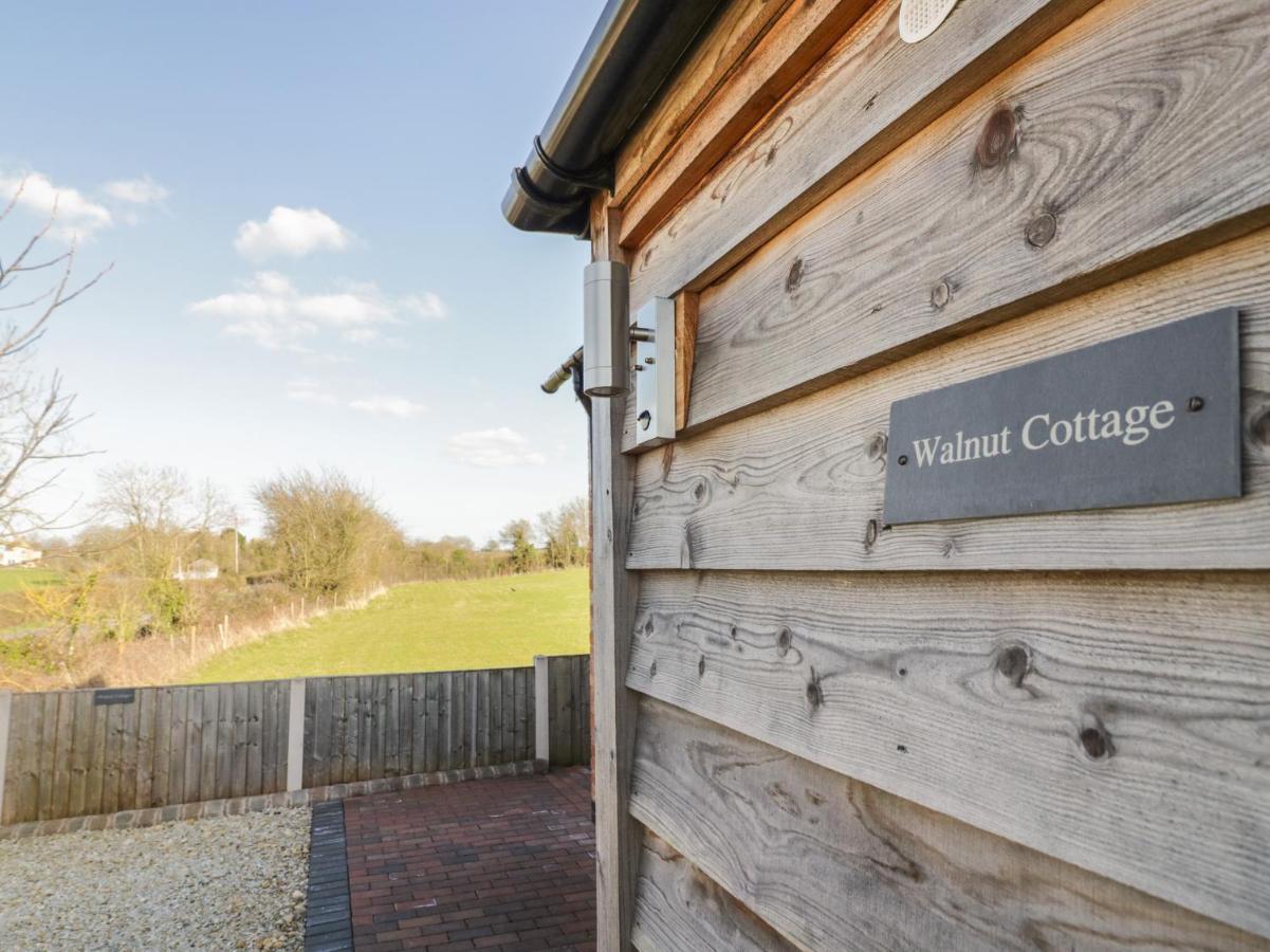 Walnut Cottage สแตรทฟอร์ด อะพอน เอวอน ภายนอก รูปภาพ