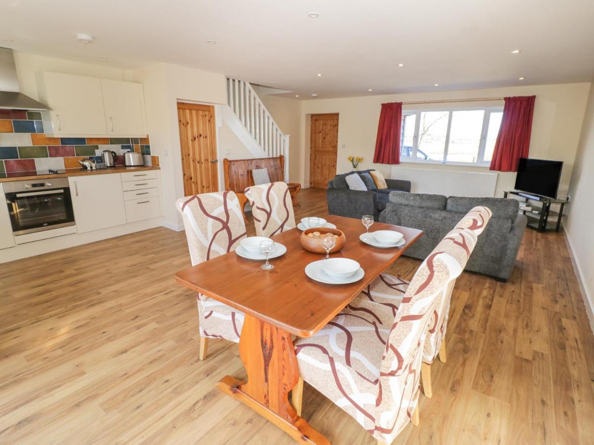 Walnut Cottage สแตรทฟอร์ด อะพอน เอวอน ภายนอก รูปภาพ